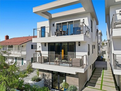 Beach Townhome/Townhouse For Sale in Hermosa Beach, California