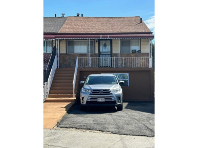 Beach Townhome/Townhouse Sale Pending in New York, New York