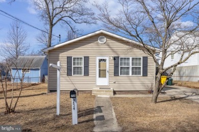 Beach Home Sale Pending in Pasadena, Maryland
