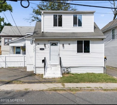 Beach Home For Sale in Keansburg, New Jersey