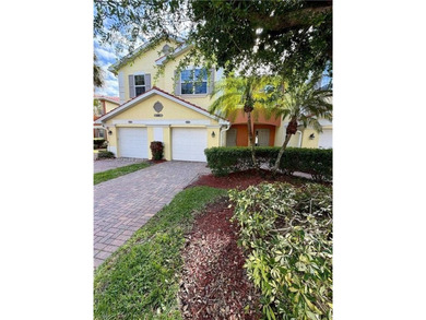 Beach Townhome/Townhouse For Sale in Fort Myers, Florida