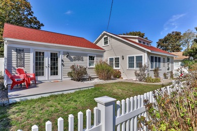 Beach Home For Sale in West Dennis, Massachusetts