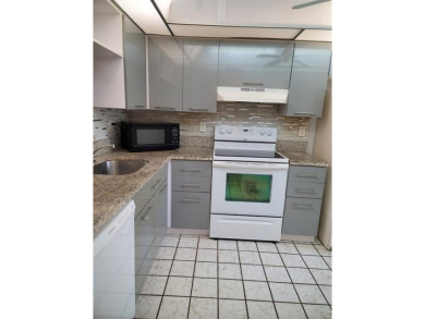 Beach Condo For Sale in Pembroke Pines, Florida