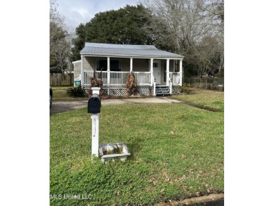 Beach Home Sale Pending in Pascagoula, Mississippi
