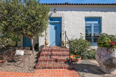 Beach Home For Sale in La Jolla, California