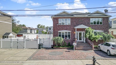 Beach Home Sale Pending in Staten Island, New York