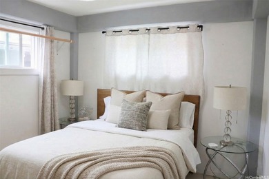 Beach Condo Active Under Contract in Honolulu, Hawaii