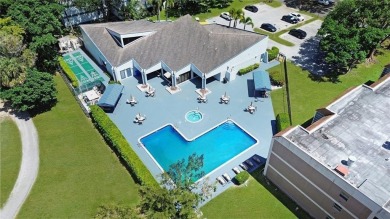 Beach Condo For Sale in Tamarac, Florida