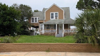 Beach Townhome/Townhouse For Sale in Daytona Beach, Florida