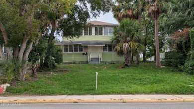 Beach Townhome/Townhouse For Sale in Daytona Beach, Florida