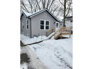 Beach Home Active Under Contract in Benton Harbor, Michigan