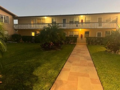 Beach Condo For Sale in West Palm Beach, Florida