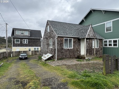 Beach Home Active Under Contract in Newport, Oregon