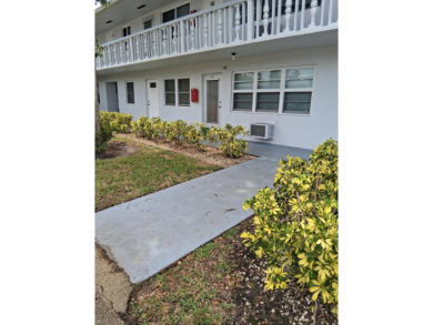 Beach Condo For Sale in West Palm Beach, Florida