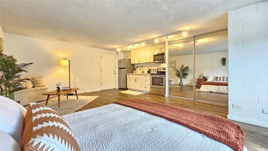 Beach Condo Active Under Contract in Honolulu, Hawaii