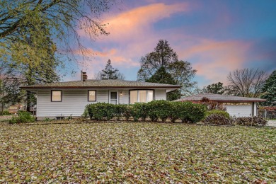 Beach Home For Sale in Winthrop Harbor, Illinois