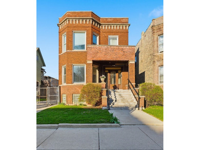 Beach Home Active Under Contract in Chicago, Illinois