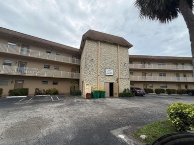 Beach Condo For Sale in Lauderdale Lakes, Florida