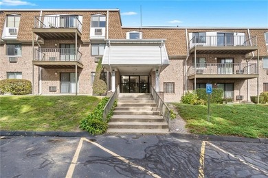 Beach Condo Active Under Contract in Warwick, Rhode Island