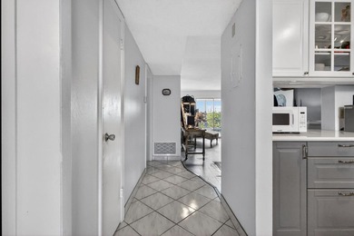 Beach Condo For Sale in Boynton Beach, Florida