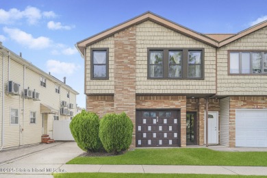 Beach Home Sale Pending in Staten Island, New York