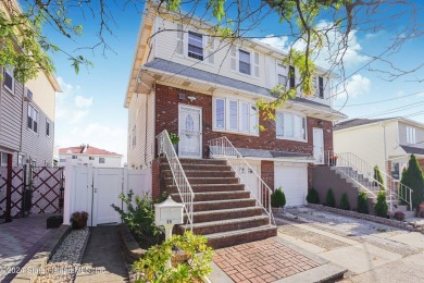 Beach Home Sale Pending in Staten Island, New York