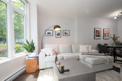 Beach Condo For Sale in Vancouver, 