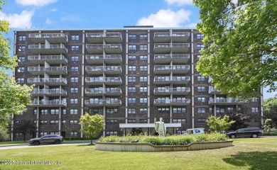 Beach Apartment For Sale in Staten Island, New York