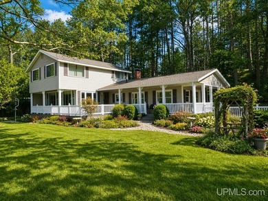 Beach Home For Sale in Rapid River, Michigan
