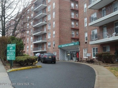 Beach Apartment Sale Pending in Staten Island, New York