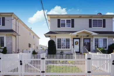 Beach Home Sale Pending in Staten Island, New York