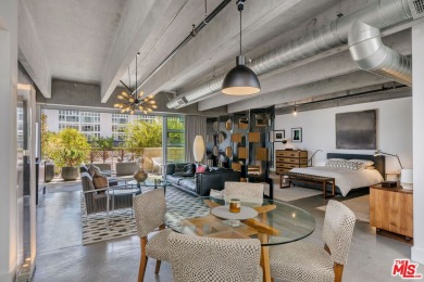 Beach Condo Active Under Contract in Marina Del Rey, California