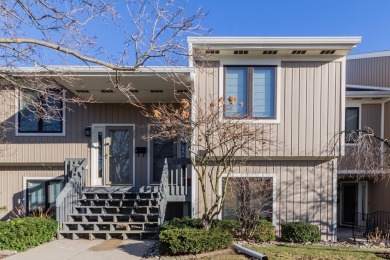 Beach Condo For Sale in Saint Joseph, Michigan