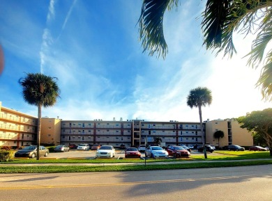 Beach Condo For Sale in Palm Springs, Florida