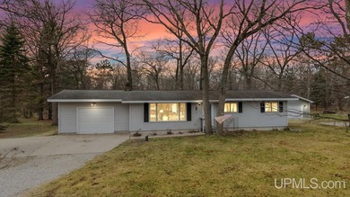 Beach Home For Sale in Gladstone, Michigan