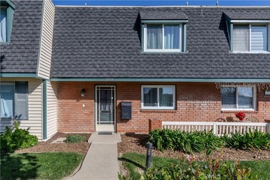 Beach Townhome/Townhouse Active Under Contract in Huntington Beach, California