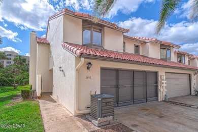 Beach Townhome/Townhouse For Sale in Daytona Beach, Florida