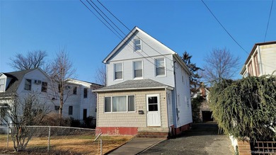 Beach Home For Sale in Lawrence, New York