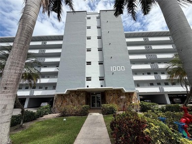 Beach Condo For Sale in Hallandale Beach, Florida