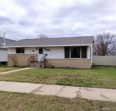 Beach Home For Sale in Gladstone, Michigan