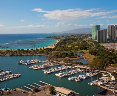 Beach Condo For Sale in Honolulu, Hawaii