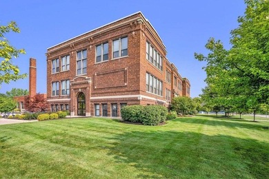 Beach Condo Active Under Contract in South Haven, Michigan