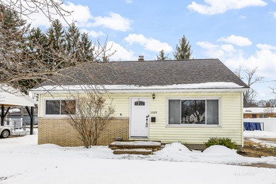 Beach Home Sale Pending in Muskegon, Michigan