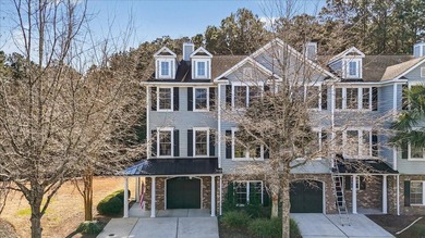 Beach Townhome/Townhouse Active Under Contract in Mount Pleasant, South Carolina