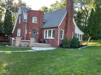 Beach Home For Sale in Long Beach, Indiana