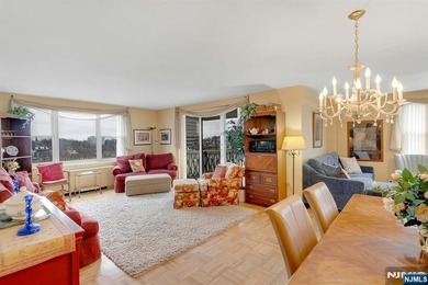 Beach Home For Sale in Fort Lee, New Jersey