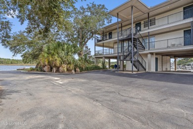 Beach Condo Sale Pending in Ocean Springs, Mississippi