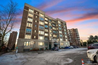 Beach Condo For Sale in Detroit, Michigan