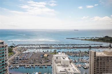 Beach Condo Active Under Contract in Honolulu, Hawaii