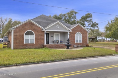 Beach Home For Sale in Pascagoula, Mississippi